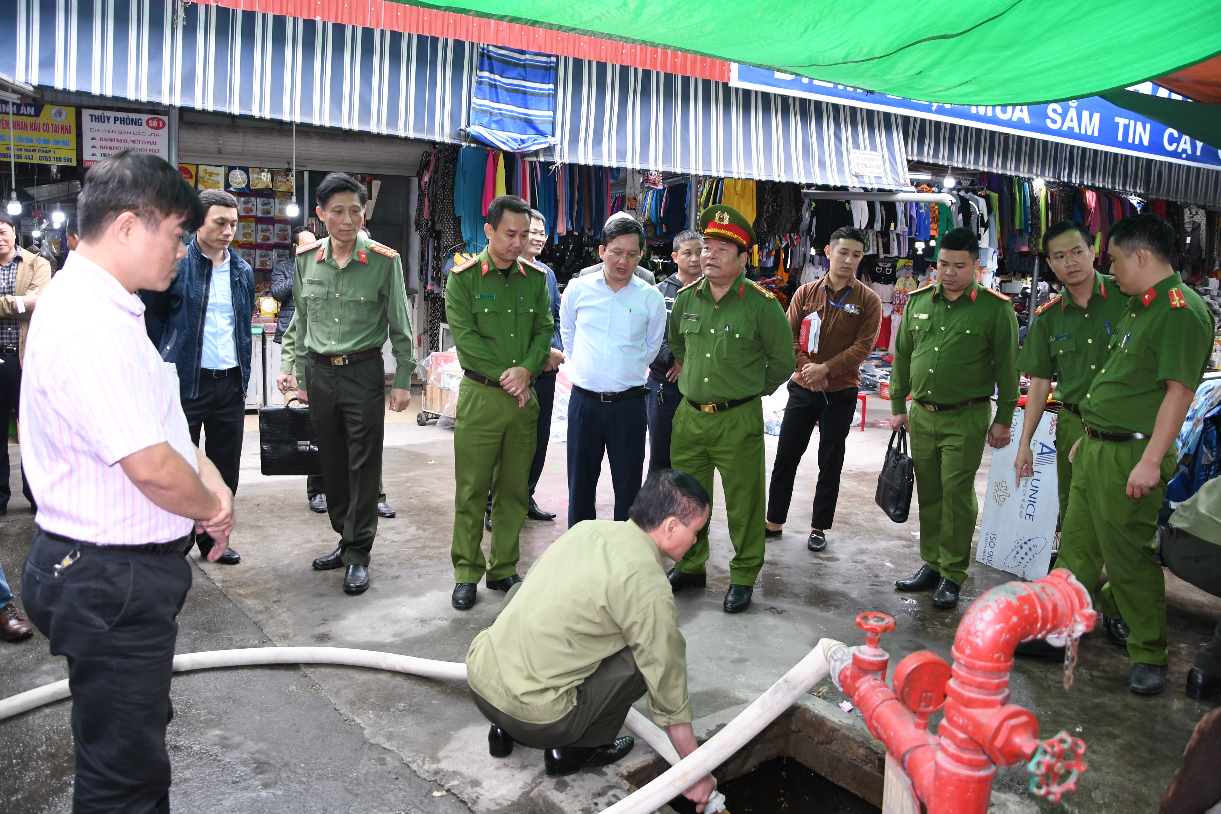 Bảo đảm an toàn PCCC tại chợ, trung tâm thương mại, siêu thị dịp cuối năm